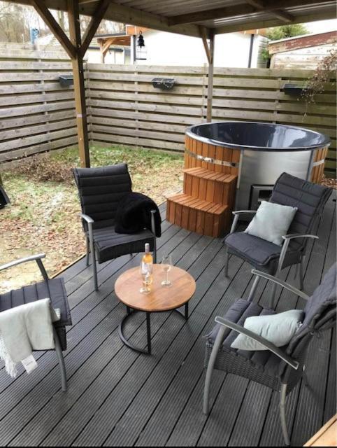 Hottub Forest Chalet Op De Veluwe! Putten Exterior photo